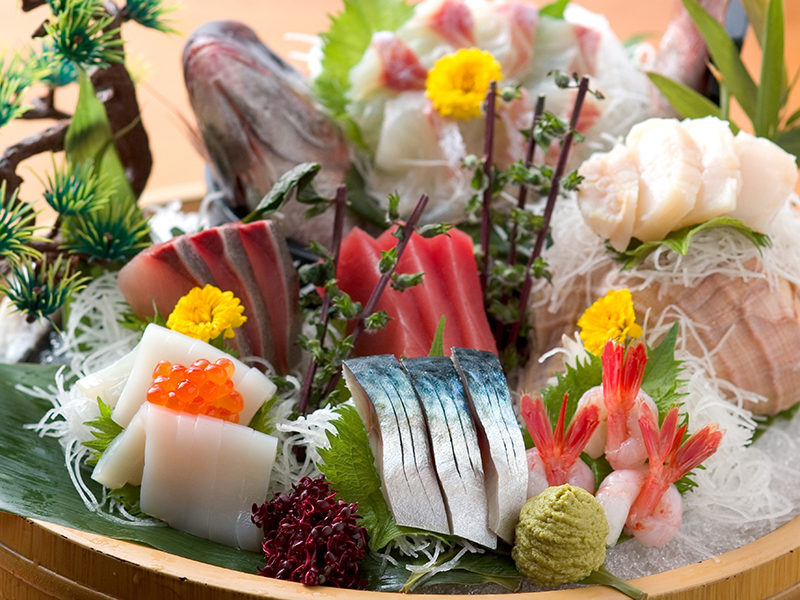 愛媛県近海で獲れた鮮度抜群の魚介類を、一番美味しい食べ方でお出しいたします。